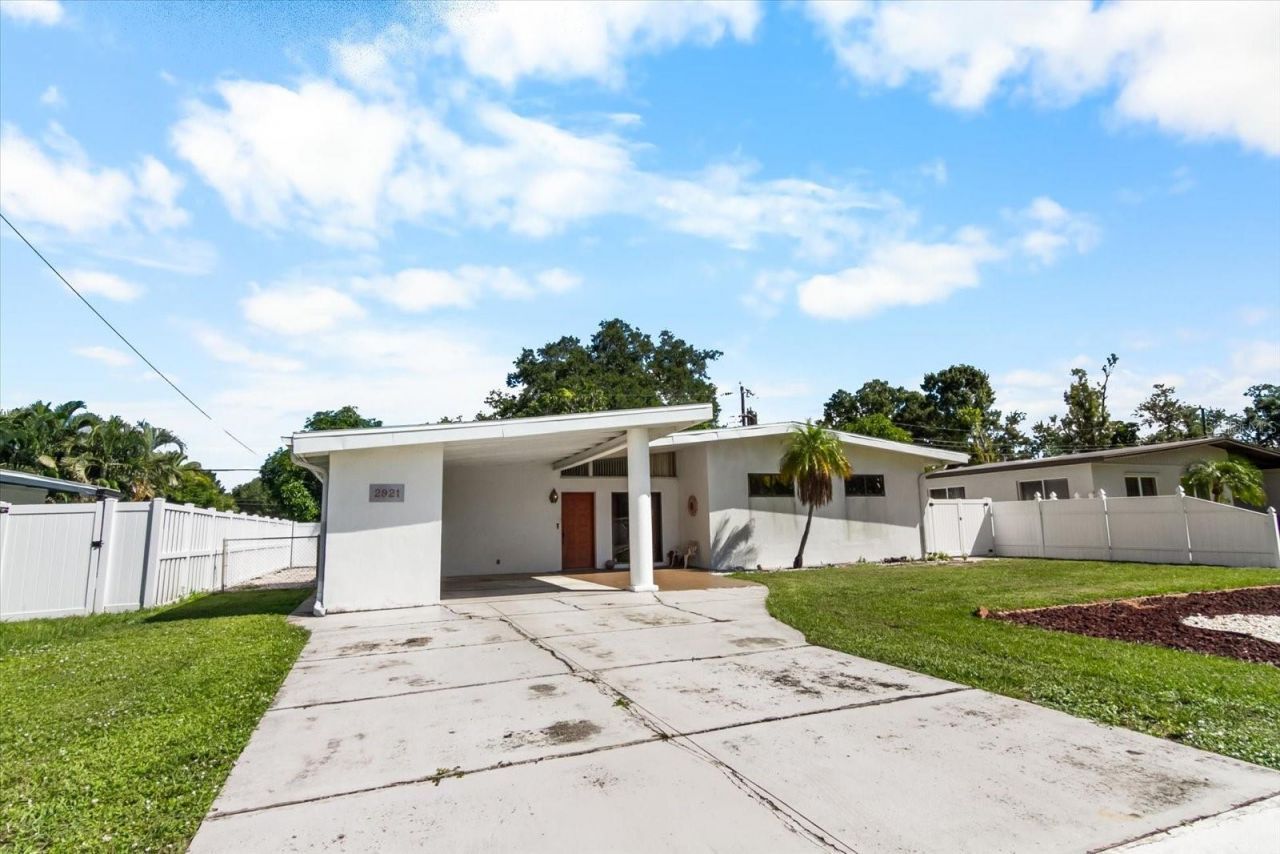 2921 Wood Street , Sarasota, FL 34237 Photo
