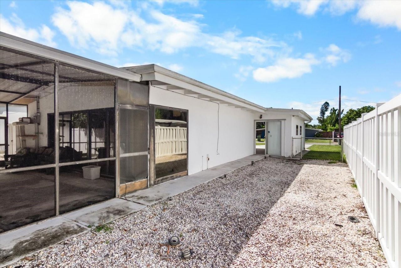 2921 Wood Street , Sarasota, FL 34237 Photo