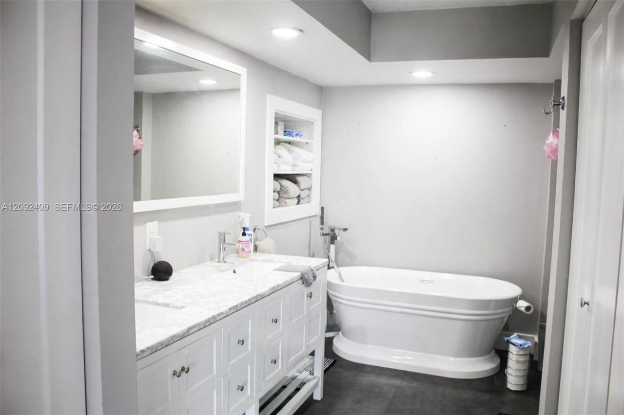 3500 Mystic Pointe Dr , Unit 1907, Aventura, FL 33180 Photo