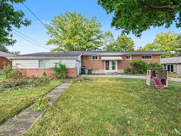 818 S Rapp Avenue , Columbia, IL 62236