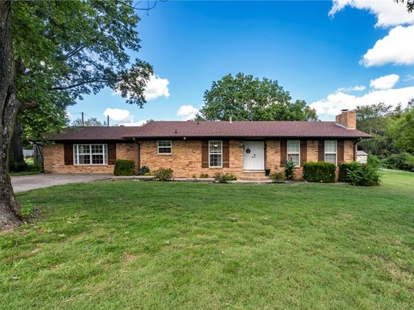 203 W Raines Road, Siloam Springs, AR 72761