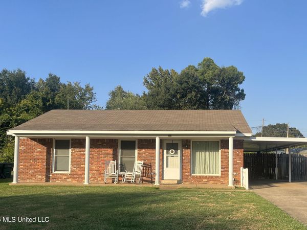 1976 N Cresthill, Southaven, MS 38671