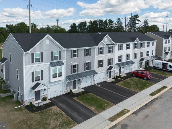 1033 ADDIE LANE , HARRISBURG, PA 17112