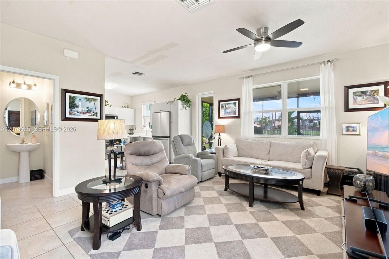 2466 NE 3rd Ct, Homestead, FL 33033 Photo