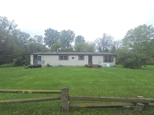 942 Munith , Jackson, MI 49201