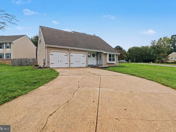 2 PEBBLE PLACE, NEWARK, DE 19702