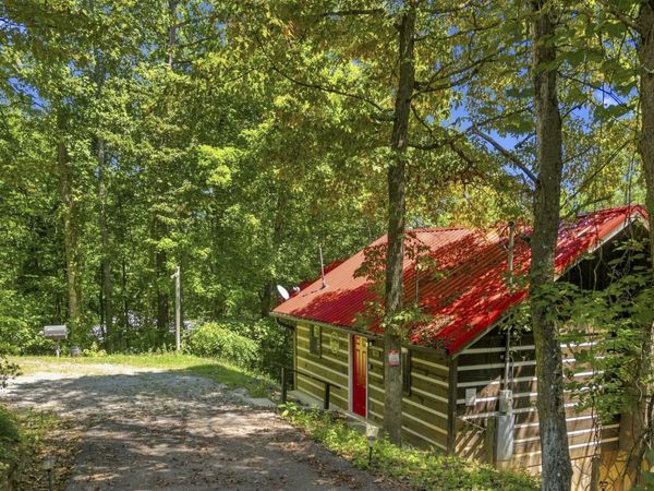 1935 Sb Ogle Lane, Sevierville, TN 37876