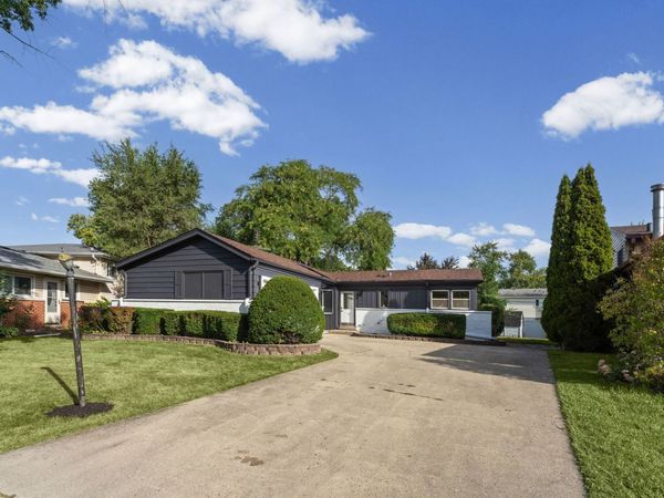 160 Lancaster Lane , Des Plaines, IL 60018