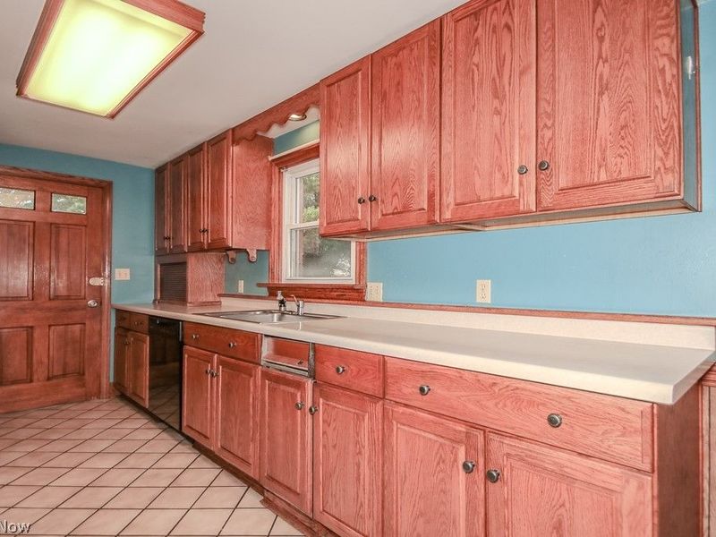 944 Larkridge Avenue, Youngstown, OH 44512 Photo 9