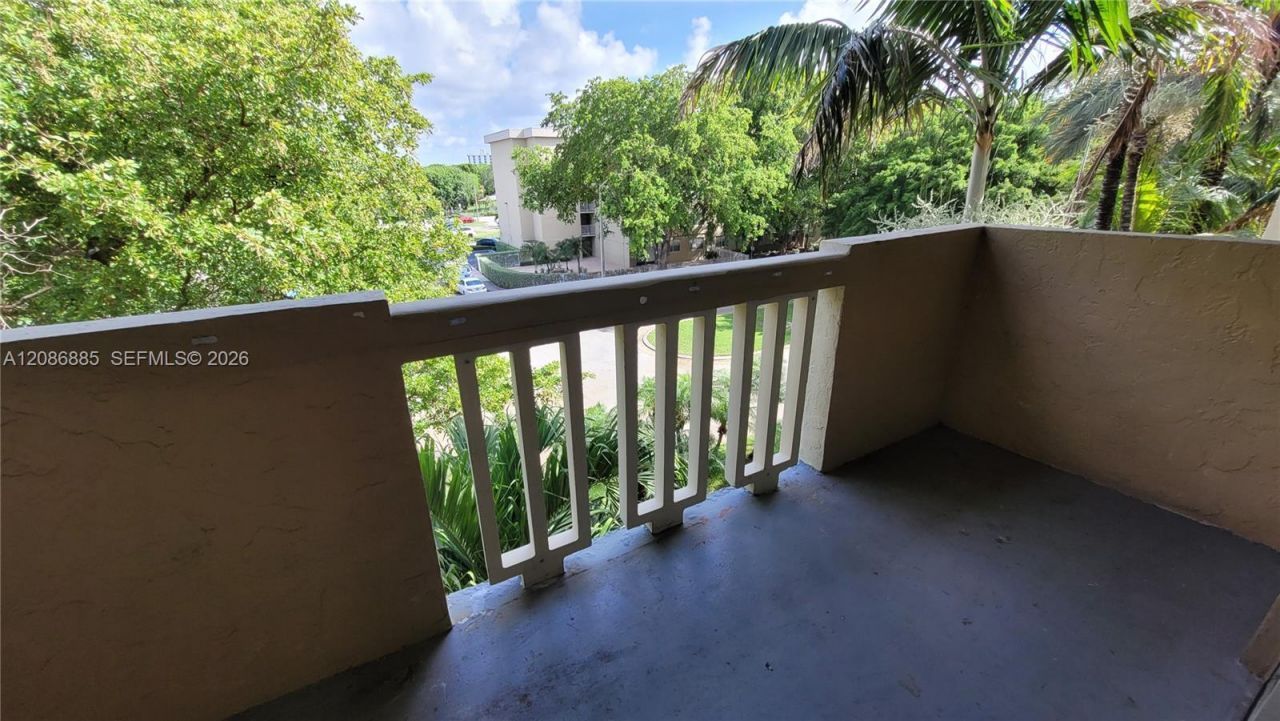 1800 Sans Souci Blvd, Unit 428, North Miami, FL 33181 Photo