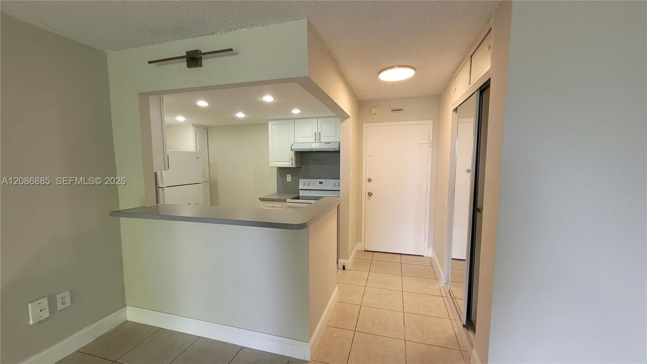 1800 Sans Souci Blvd, Unit 428, North Miami, FL 33181 Photo