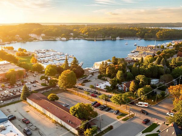 101 Hurlbut Street W, Charlevoix, MI 49720