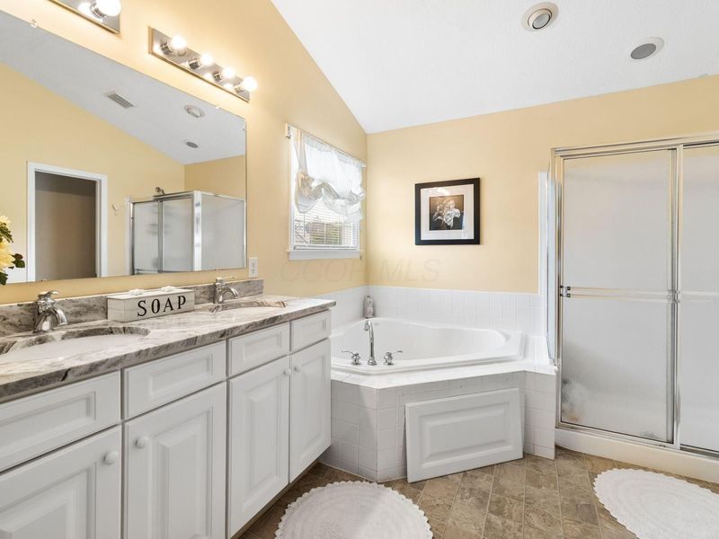 7383 Fairfield Lakes Drive , Powell, OH 43065 Photo 15