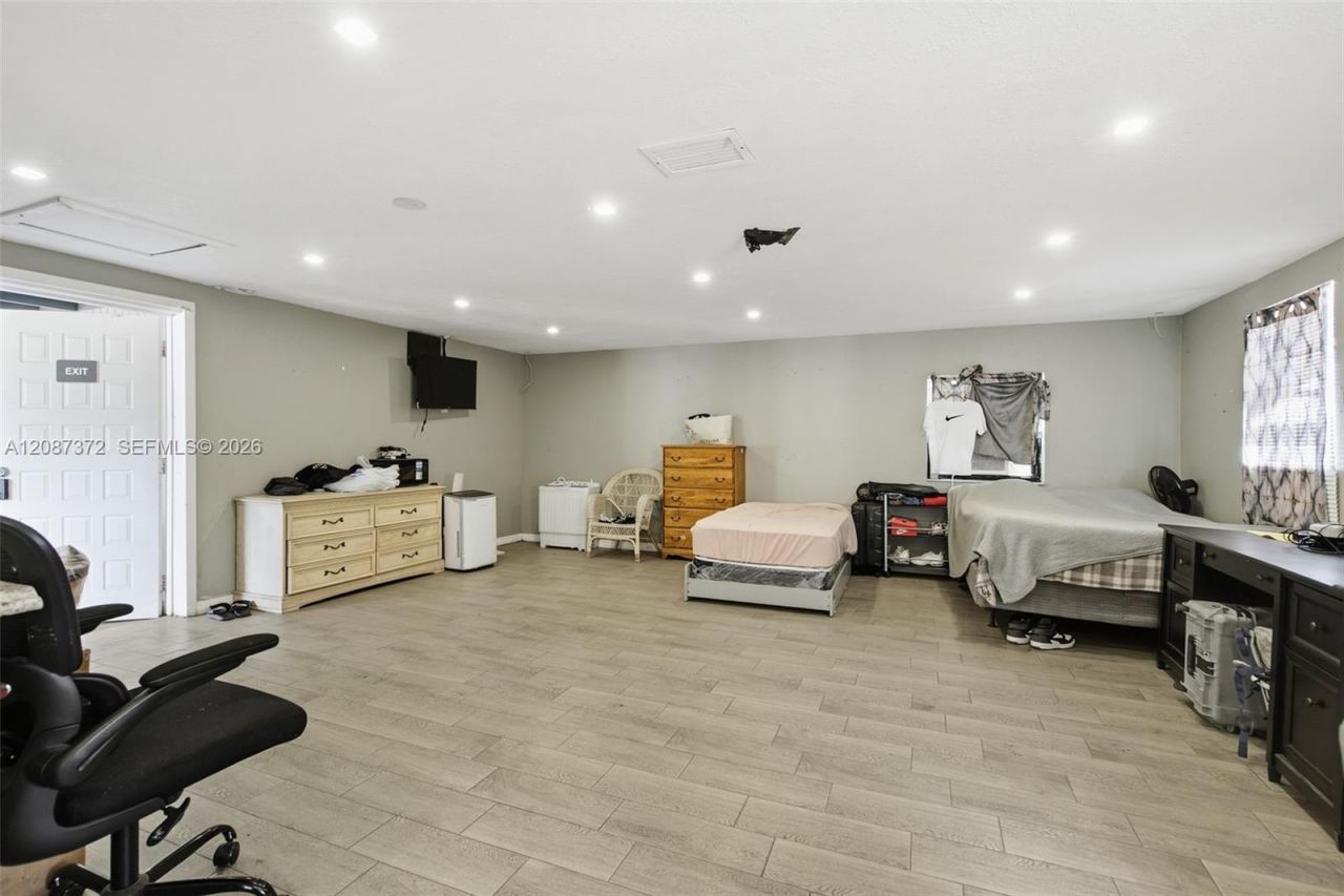 600 Ring Rd, Orlando, FL 32811 Photo