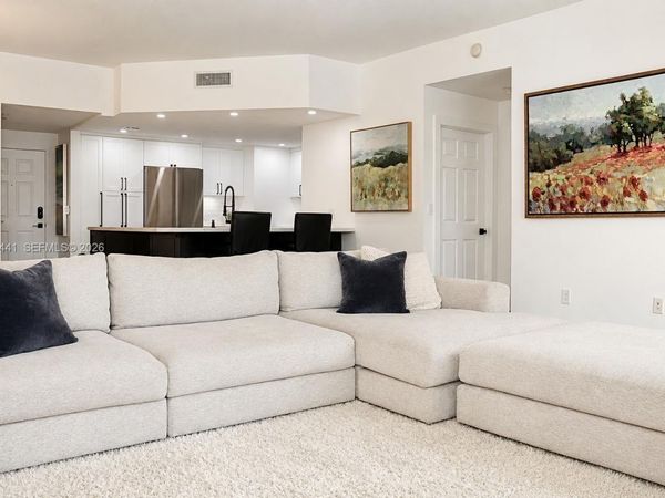 8390 SW 72nd Ave, Unit 610, Miami, FL 33143