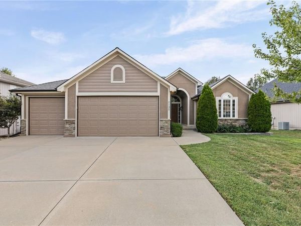 2135 NE Sparta Drive, Blue Springs, MO 64029
