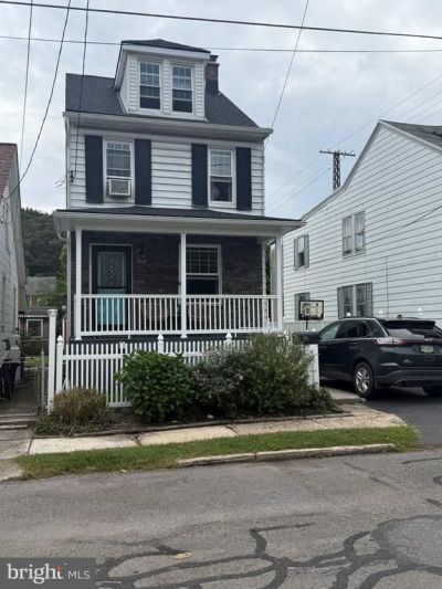 404 S FRONT STREET, SAINT CLAIR, PA 17970