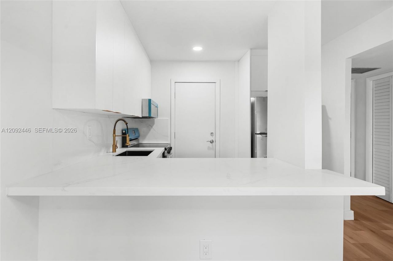 2929 Point East Dr , Unit A303, Aventura, FL 33160 Photo
