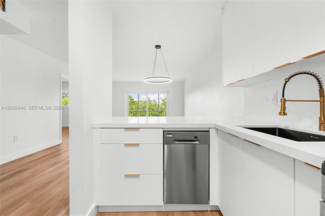 2929 Point East Dr , Unit A303, Aventura, FL 33160 Photo