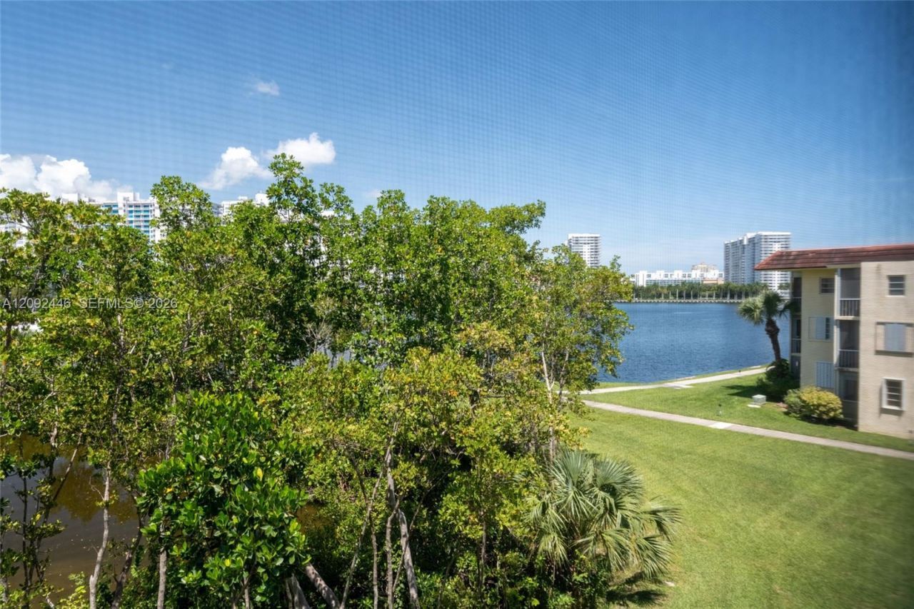 2929 Point East Dr , Unit A303, Aventura, FL 33160 Photo