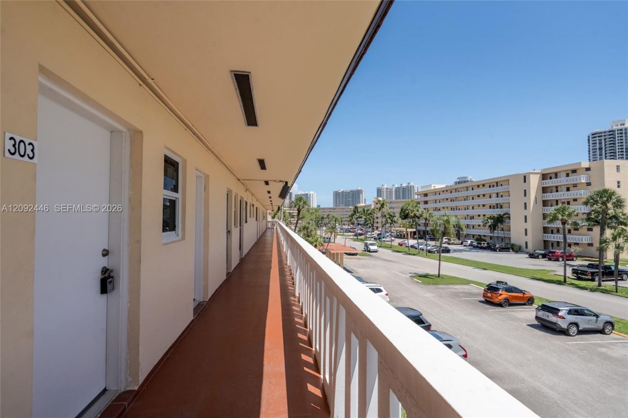 2929 Point East Dr , Unit A303, Aventura, FL 33160 Photo