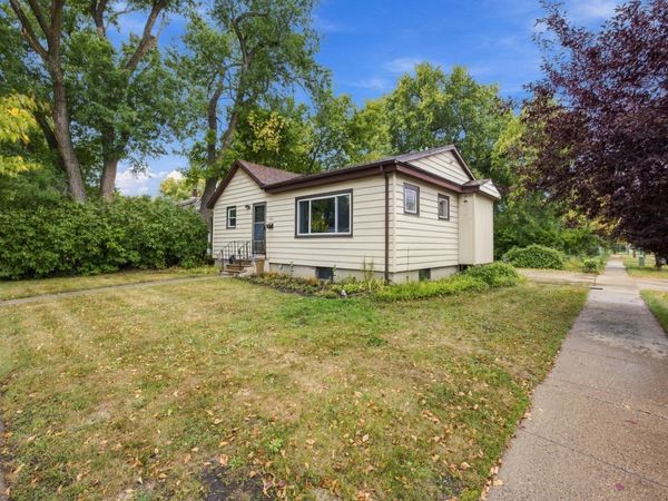 1621 12th Avenue S, Fargo, ND 58103