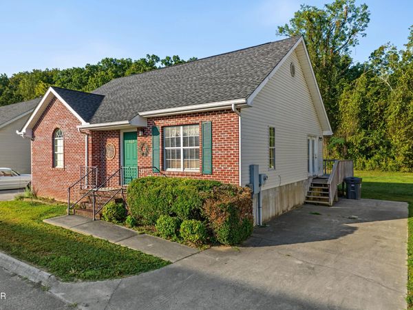 322 Creekwalk Boulevard , Pigeon Forge, TN 37863