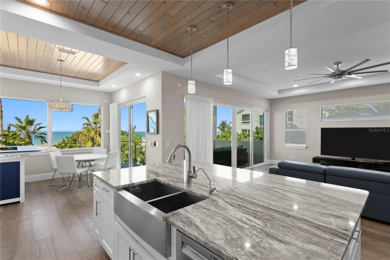17814 Lee Avenue, Redington Shores, FL 33708 Photo