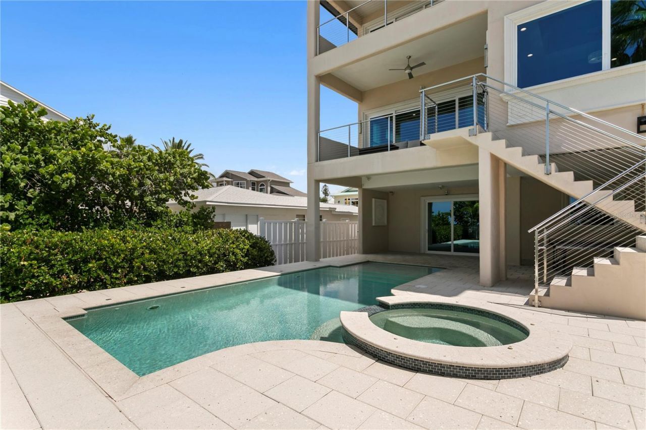17814 Lee Avenue, Redington Shores, FL 33708 Photo