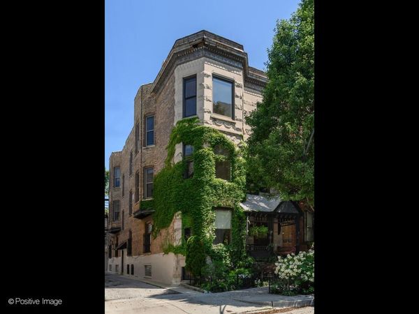 230 W Saint Paul Avenue , Chicago, IL 60614