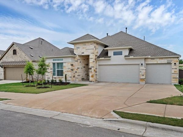 135 Independence DR, Kyle, TX 78640