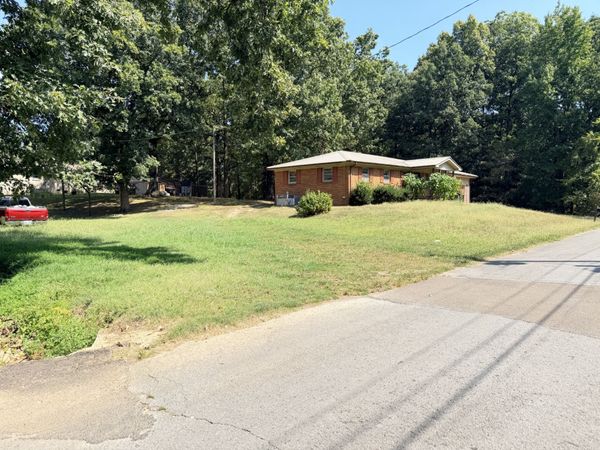 106 E James St , Collinwood, TN 38450