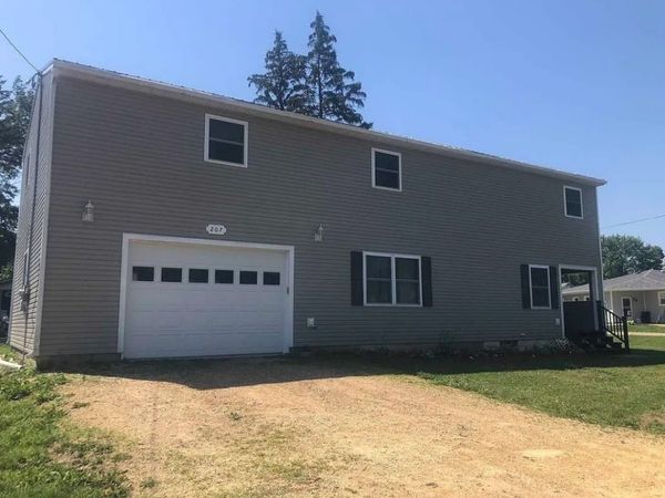207 W Avon Street , Forreston, IL 61030
