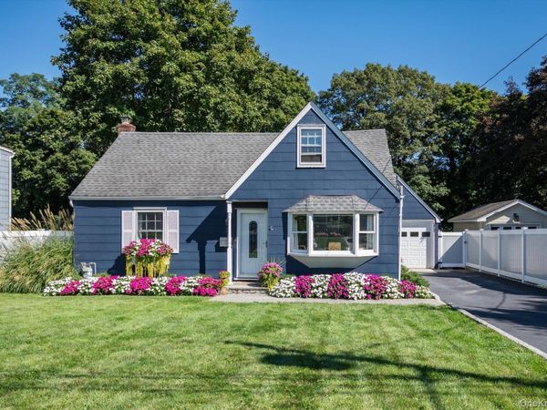 22 Crestfield Place, Northport, NY 11768