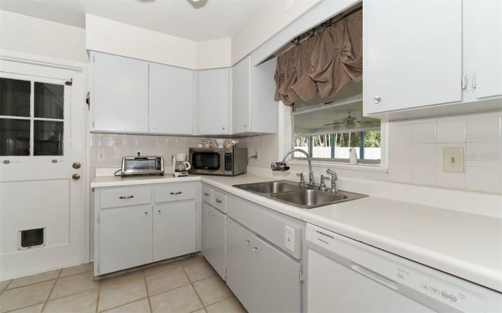 2141 Sunnyside Lane, Sarasota, FL 34239 Photo