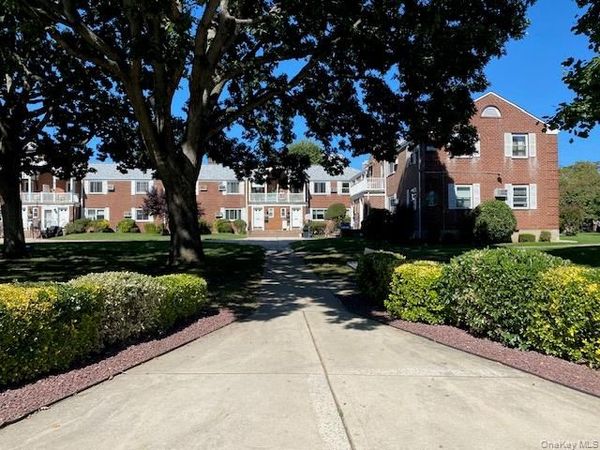 73-61 260th Street , Unit H-1, Glen Oaks, NY 11004