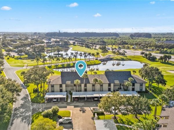 1 Plantation Drive, Unit 203, Vero Beach, FL 32966