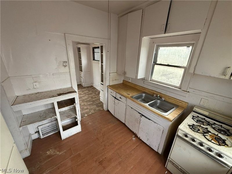 2054 W 83rd Street, Cleveland, OH 44102 Photo 24