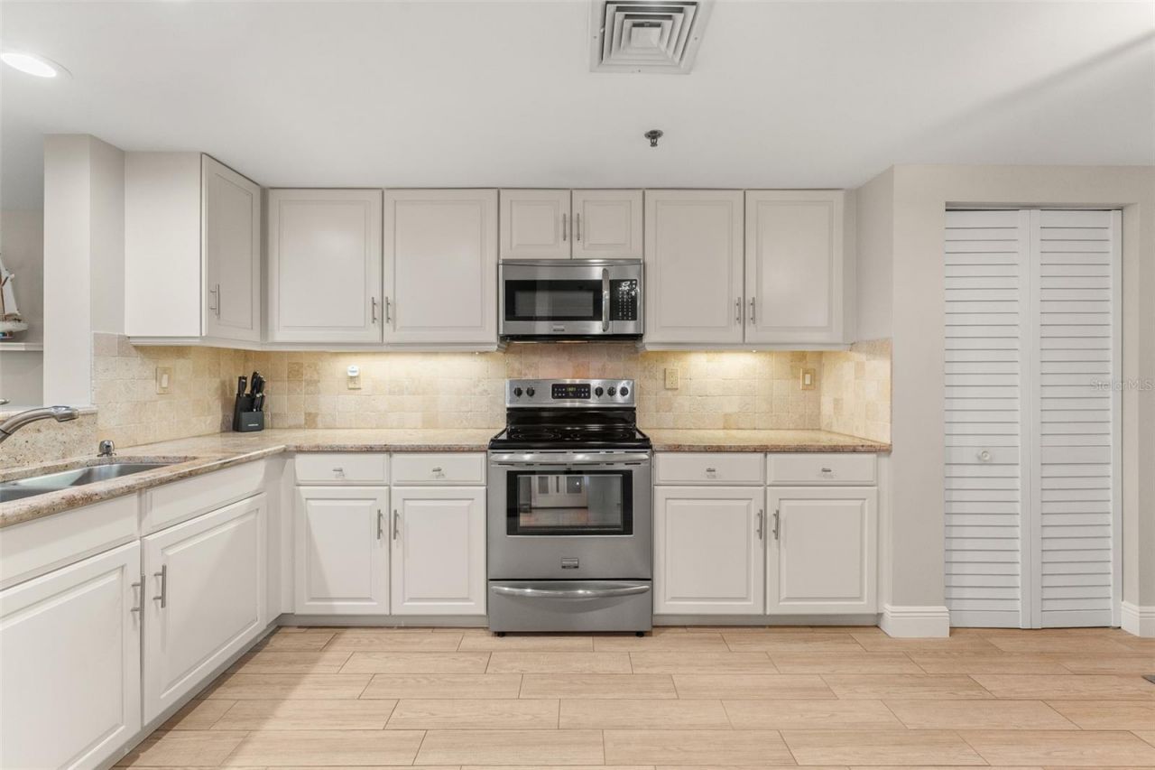 579 NE Plantation Road , Unit S108, Stuart, FL 34996 Photo