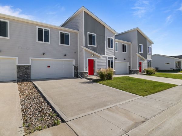 9570 Crestview Drive, West Des Moines, IA 50266