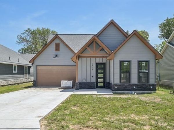 2936 Henry Road , Lancaster, TX 75134