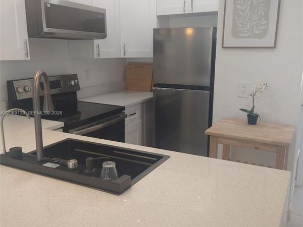 600 Layne Blvd , Unit 122, Hallandale Beach, FL 33009