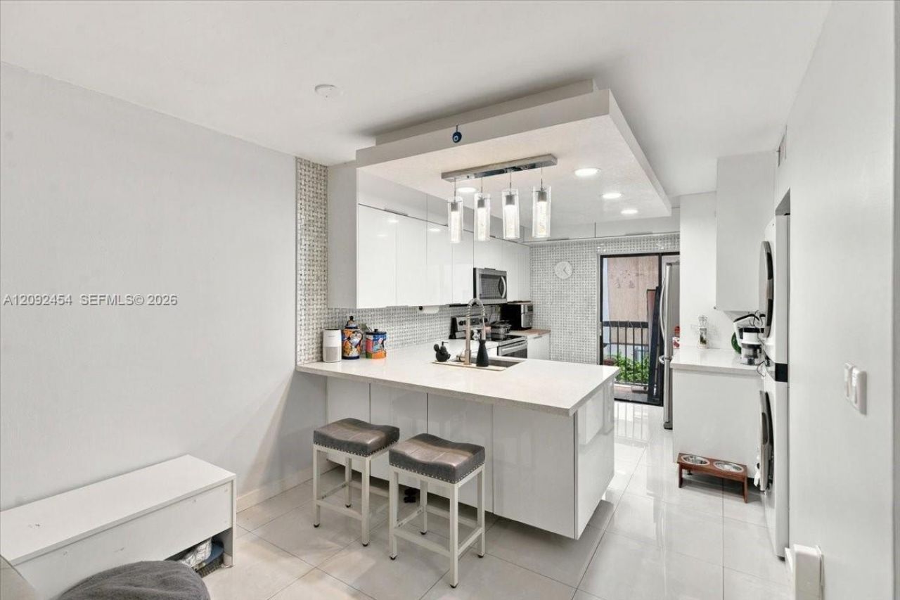 5350 W 21st Ct , Unit 202, Hialeah, FL 33016 Photo
