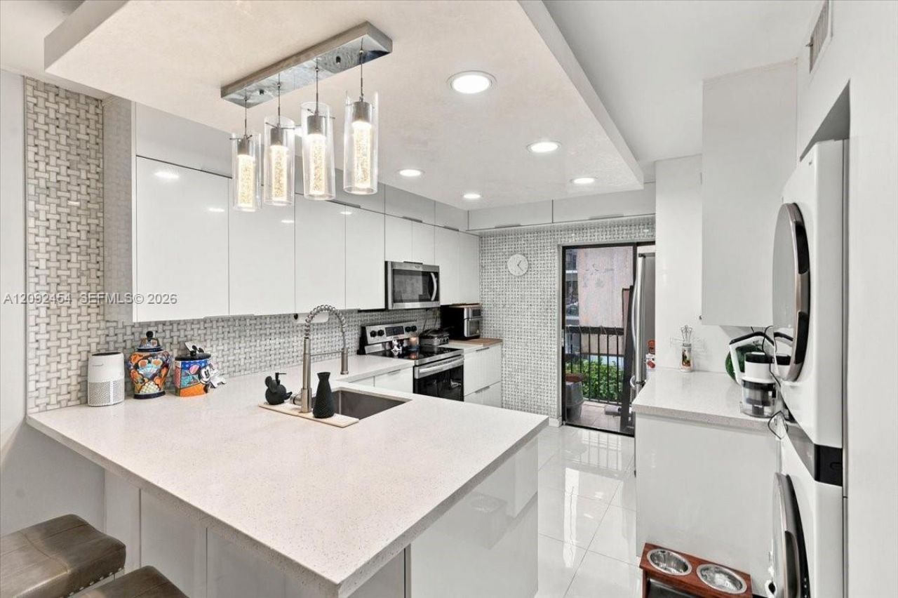 5350 W 21st Ct , Unit 202, Hialeah, FL 33016 Photo