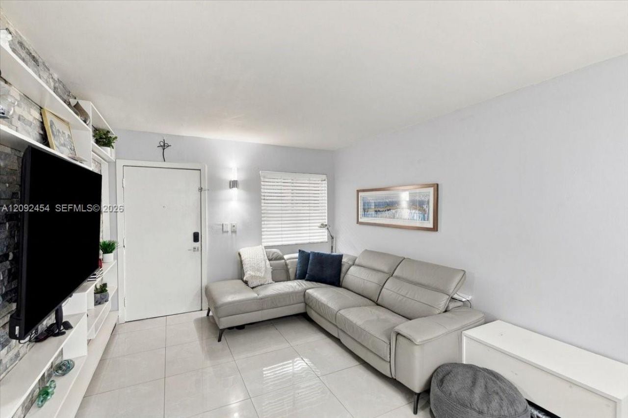 5350 W 21st Ct , Unit 202, Hialeah, FL 33016 Photo
