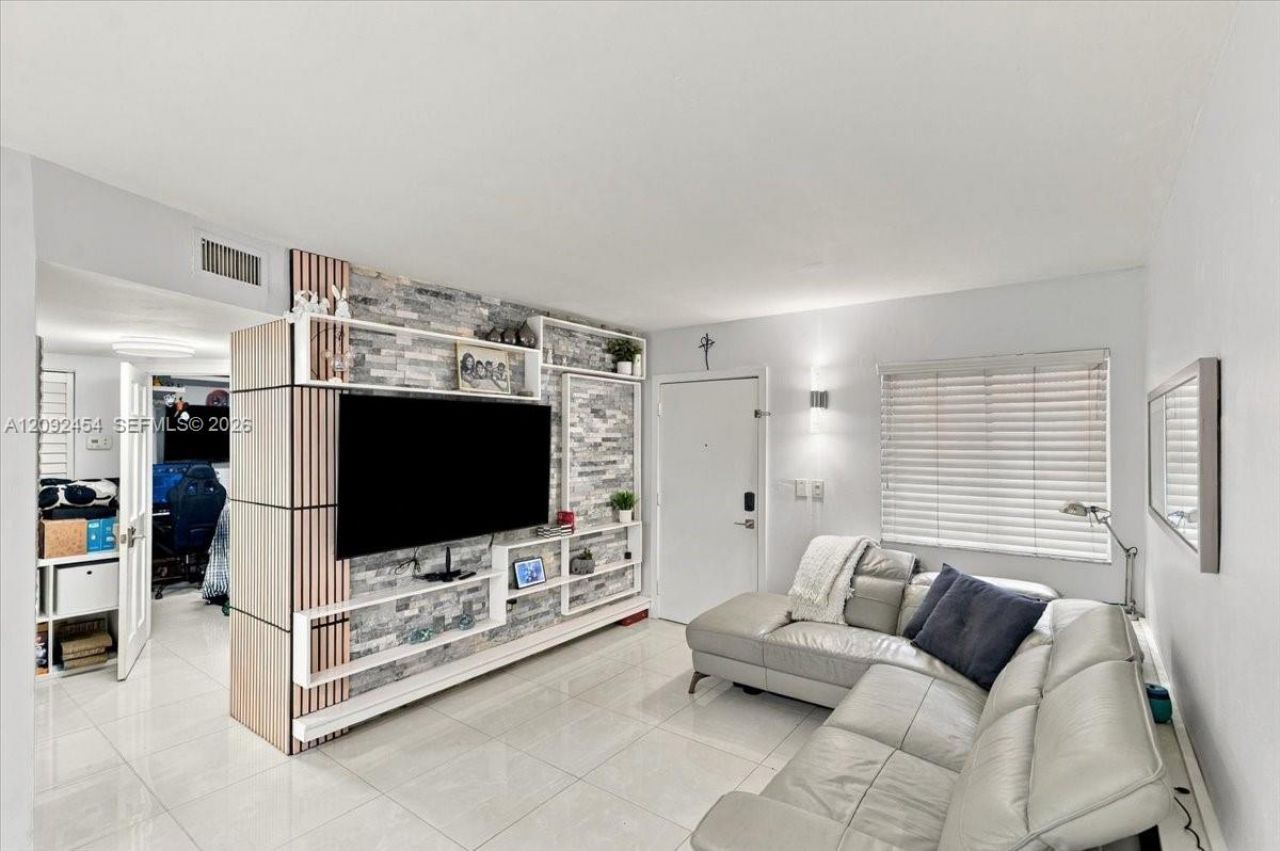 5350 W 21st Ct , Unit 202, Hialeah, FL 33016 Photo