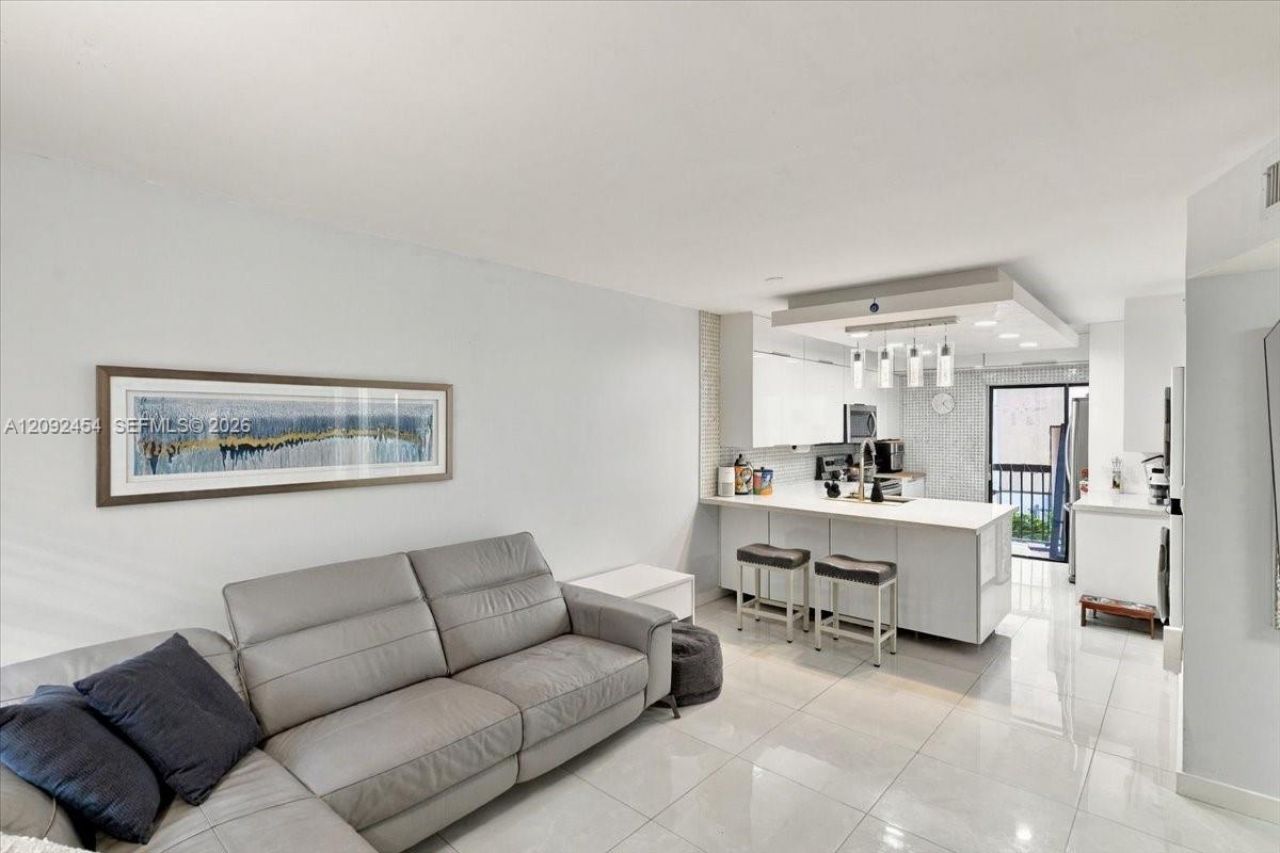 5350 W 21st Ct , Unit 202, Hialeah, FL 33016 Photo