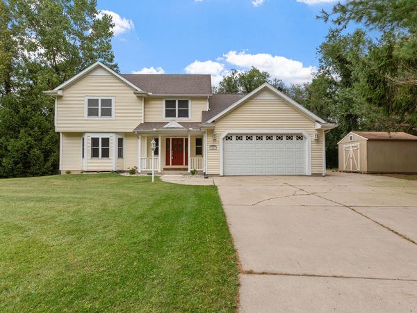 1843 N Pine Ridge Drive , La Porte, IN 46350