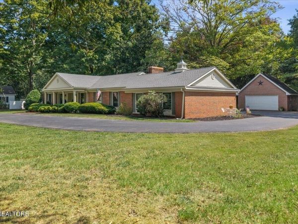 1121 Woodward Ave , Athens, TN 37303