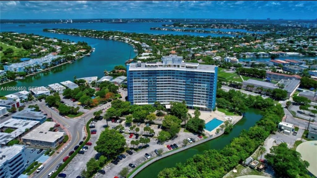 7441 Wayne Ave, Unit 6L, Miami Beach, FL 33141 Photo
